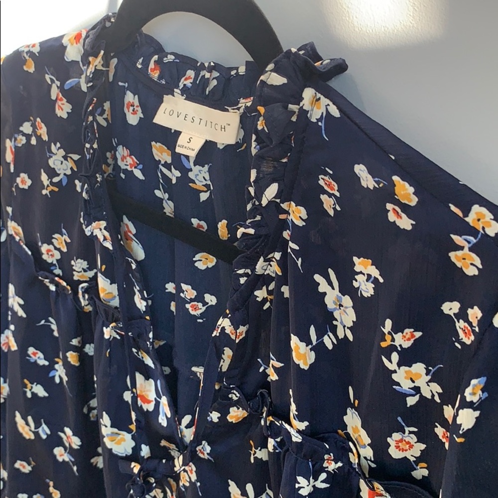 🆕 𝕃𝕆𝕍𝔼𝕊𝕋𝕀𝕋ℂℍ Blouse - Picture 6 of 11